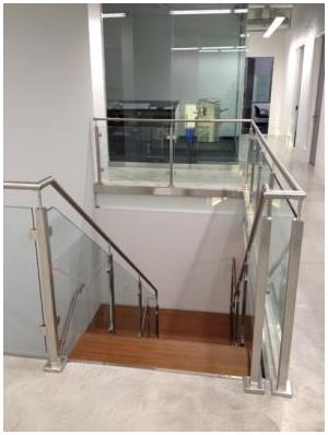 Stainless Steel Railing With Glass